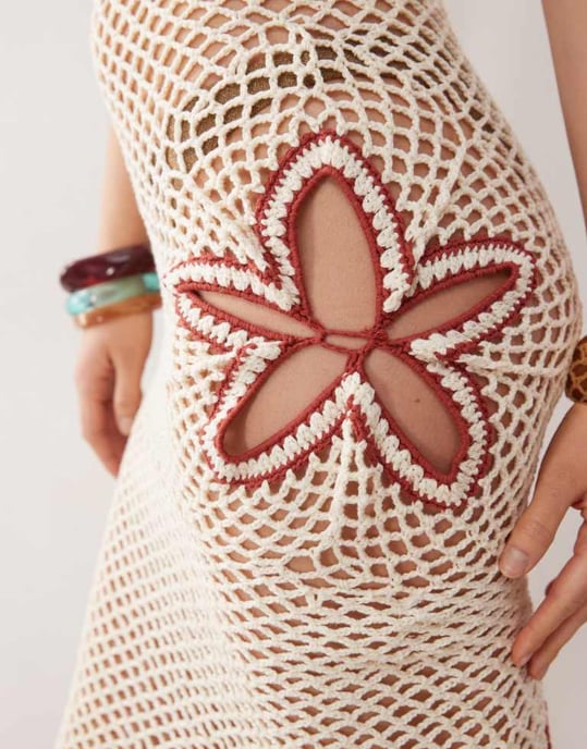 Återvunnen vintage Limited Edition handcrochet maxiklänning med utklippta detaljer i krämfärg - Image 4