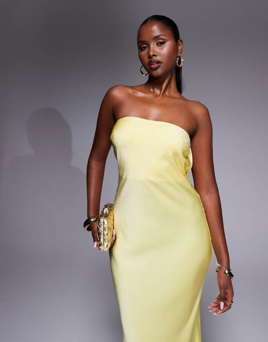 ASOS DESIGN satin trapezklänning med bandeau och båtbakgänga i smörmjölk - Image 4