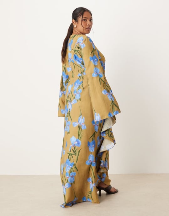 ASOS DESIGN Curve långärmad maxiklänning med volangkjol i överdimensionerat grönt blommönster - Image 3