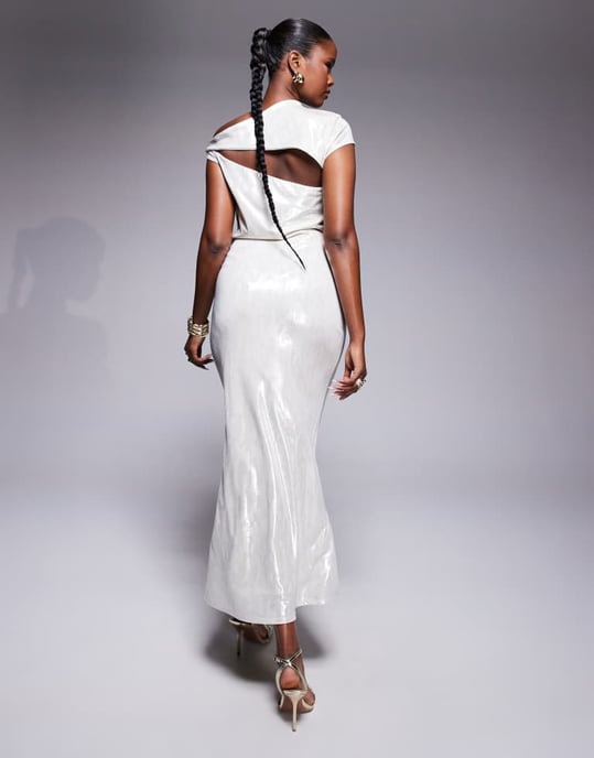 ASOS DESIGN asymmetrisk maxi klänning med kort ärm i metallisk nude - Image 4