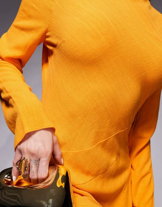ASOS DESIGN linne höghalssömnadsdetaljer maxi klänning i orange - Image 4
