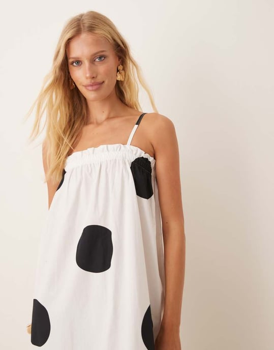 ASOS DESIGN poplin trapezklänning i prickar - Image 2