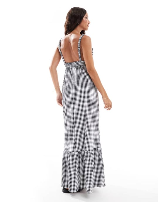 Vero Moda maxiklänning med djup urringning i svart rutigt mönster - Image 3
