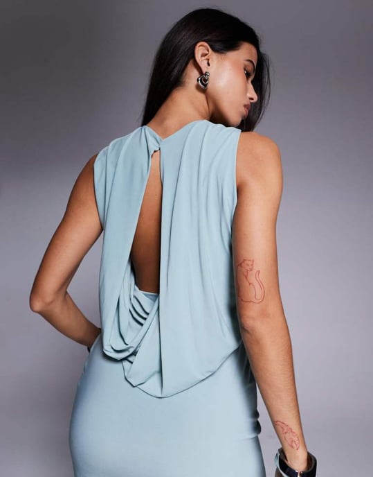 ASOS DESIGN höghalssk Maxi-klänning med asymmetrisk volang bak och utskärning i grått - Image 4