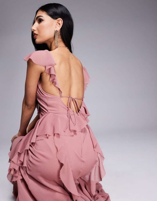 ASOS DESIGN fläktad sned maxi-klänning med öppen rygg i rosarosa - Image 4