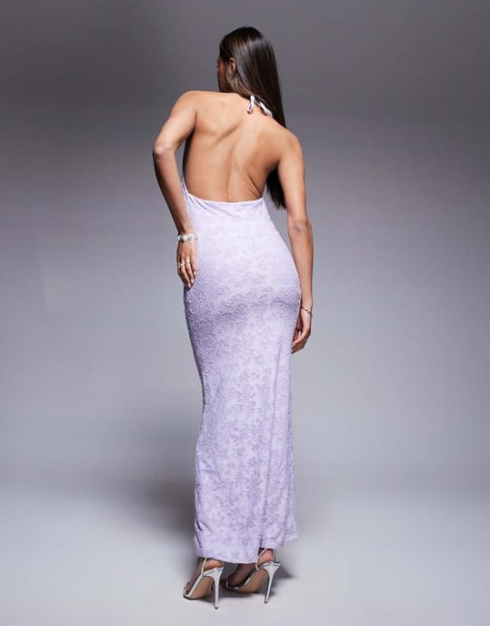 ASOS DESIGN halterneck klänning med öppen rygg i devore maxi i ljuslila - Image 3