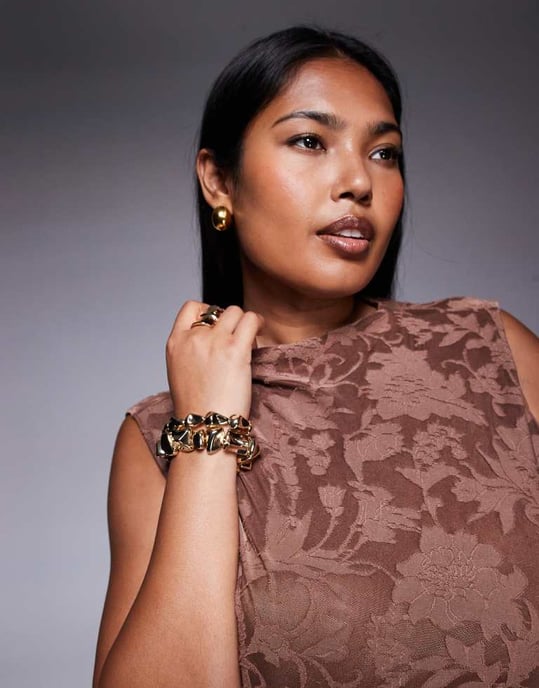 ASOS DESIGN Curve ärmlös höghalset devore maxiklänning med rynkad kjoldetalj i choklad - Image 3