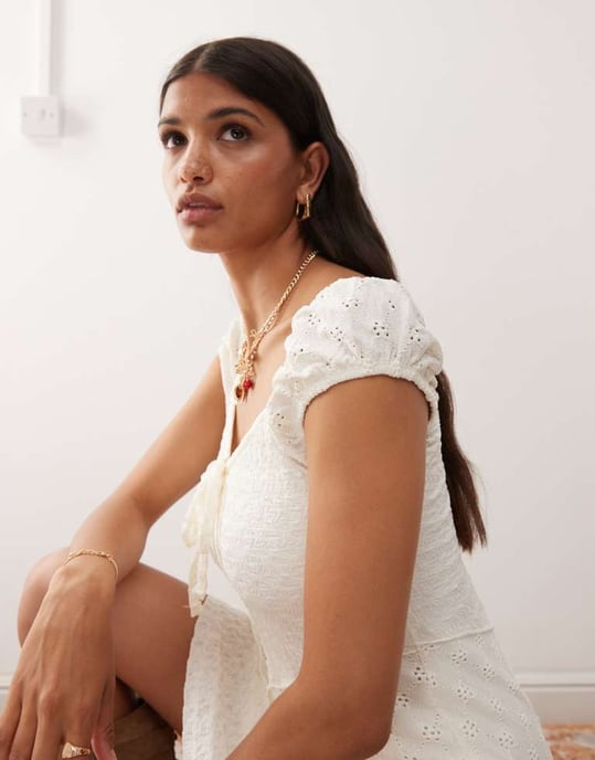 Miss Selfridge blandad textur mini teklänning i krämfärg - Image 3
