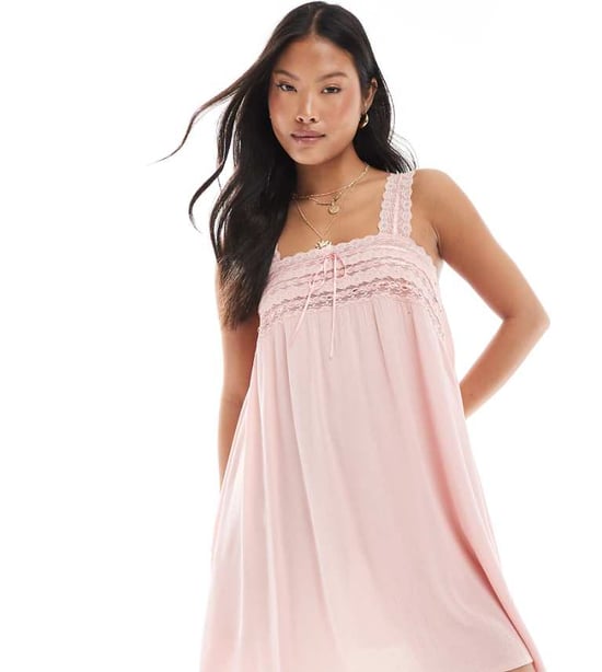 Miss Selfridge Petite spetsdetalj i cheese cloth mini klänning i dammig rosa - Image 1