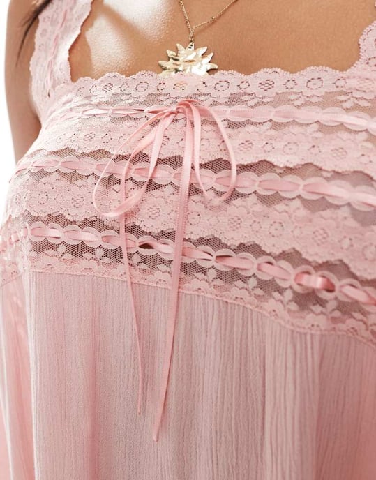 Miss Selfridge Petite spetsdetalj i cheese cloth mini klänning i dammig rosa - Image 3