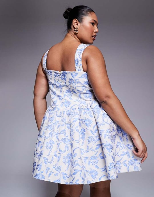 ASOS LUXE Curve jacquard veckad bust mini skaterklänning med korsage i tapetblommor - Image 3