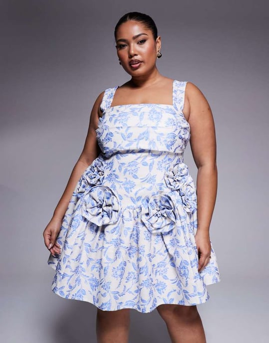 ASOS LUXE Curve jacquard veckad bust mini skaterklänning med korsage i tapetblommor - Image 4