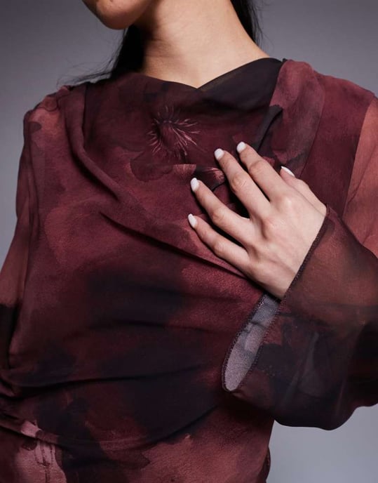 ASOS DESIGN draperad asymmetrisk långärmad miniklänning i bordeauxfärgad blommönster - Image 3