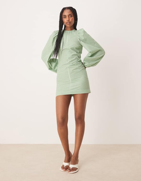 ASOS DESIGN figurnära och utsvängd miniklänning med knytbakdetalj i grönrutigt - Image 4