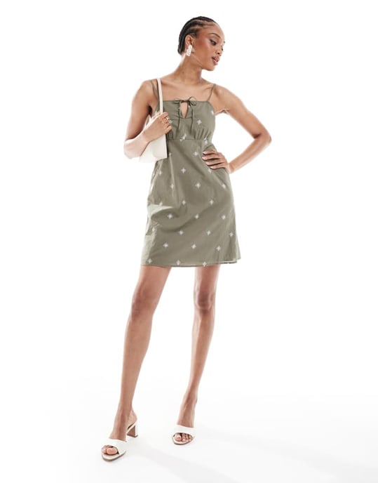 ENDAST Lång broderad detalj mini camisole klänning i khaki - Image 2