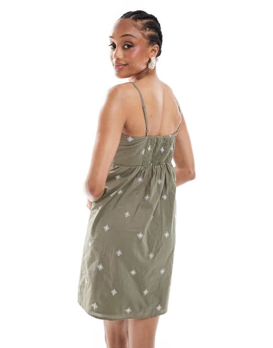 ENDAST Lång broderad detalj mini camisole klänning i khaki - Image 4