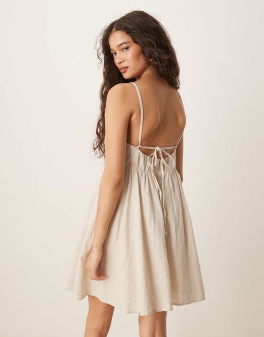 Abercrombie & Fitch spaghetti strap sweetheart neckline babydoll miniklänning i krämfärgad - Image 4