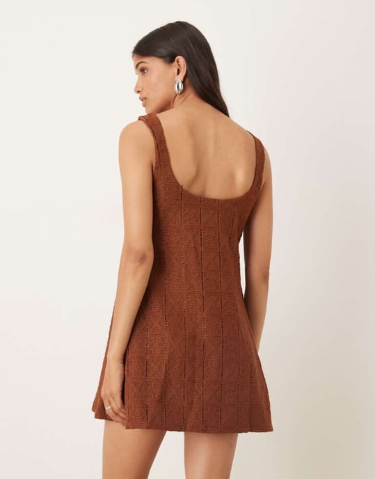 ASOS DESIGN virkade scoop trapezklänning i choklad - Image 2