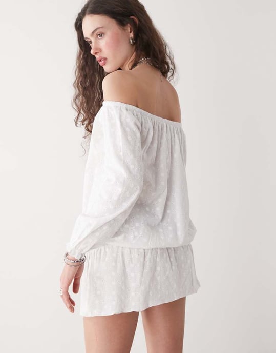 Motel Melisandre broderad off-shoulder mini smockklänning i elfenben - Image 4