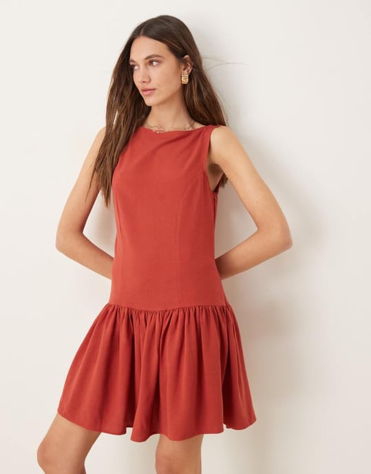 ASOS DESIGN linnemix drop waist mini klänning i tegelröd - Image 4