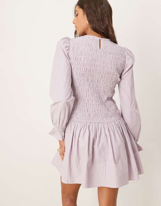 Glamorös långärmad skjortklänning med skräddad drop waist i lila randig poplin - Image 4