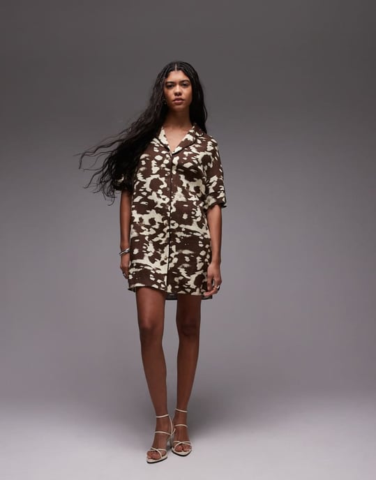 Topshop souvenir mini skjortklänning i abstrakt ko-skinne print - Image 4