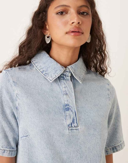 ASOS DESIGN denim polo mini klänning i ljus tvätt - Image 2