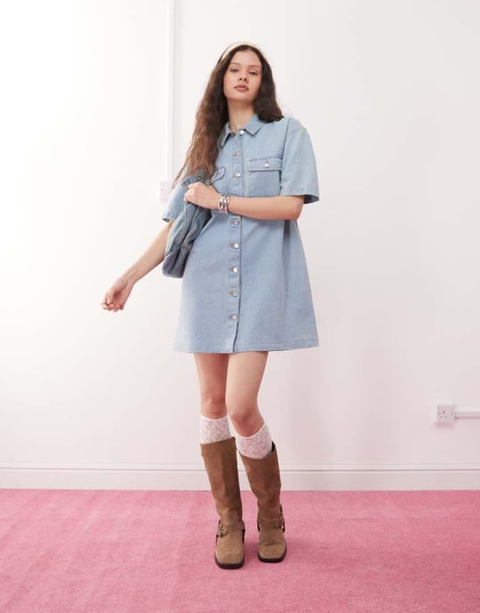 Miss Selfridge oversized kortärmad denimklänning i blekt tvätt - Image 2