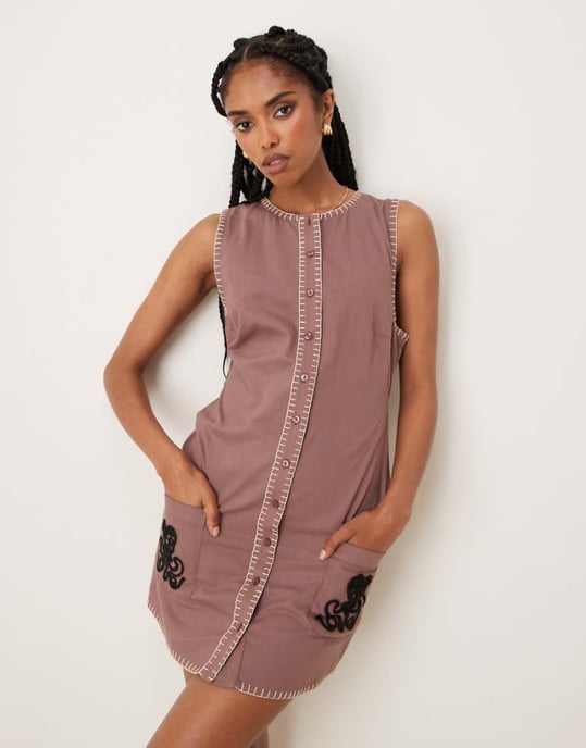 ASOS DESIGN broderad västklänning i ecru - Image 1