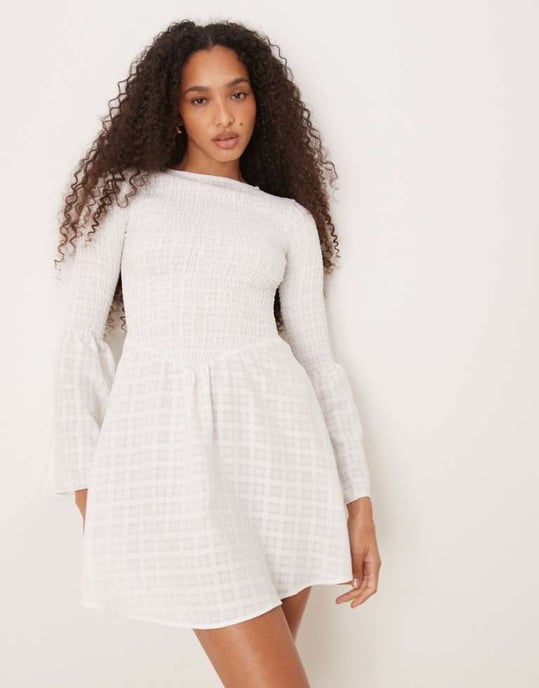 ASOS DESIGN mini klänning med volangärmar i vitt - Image 1
