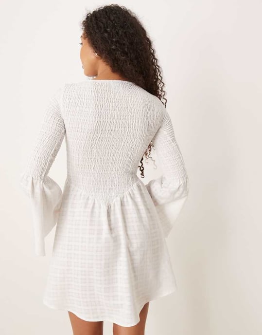 ASOS DESIGN mini klänning med volangärmar i vitt - Image 4