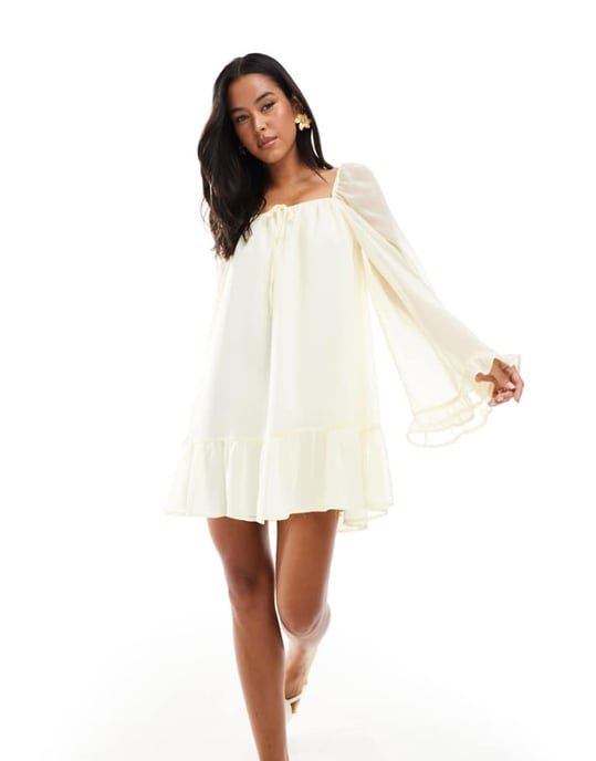 Miss Selfridge chiffongklänning i smörmjölk - Image 1