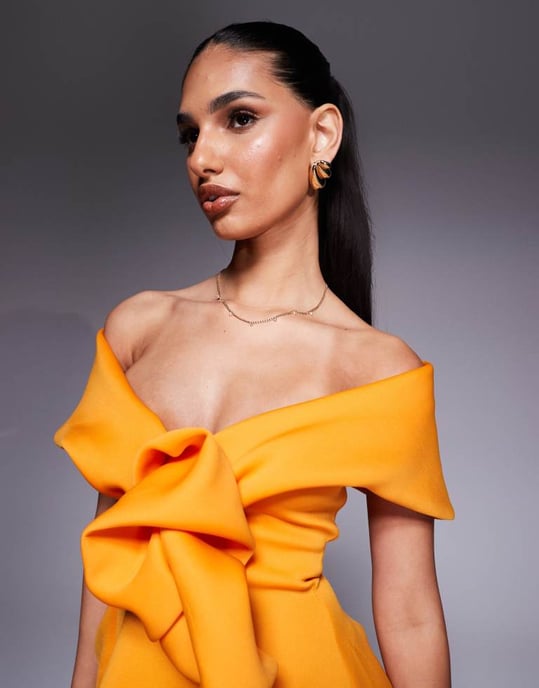ASOS DESIGN avskuren axel mini klänning med manipulerad frontdetalj och a-linjeformad kjol i orange i scuba-liknande tyg - Image 3