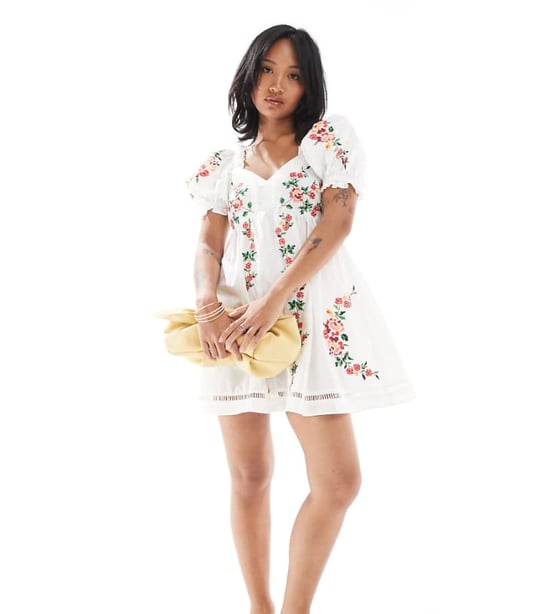 Miss Selfridge Petite broderad mini babydollklänning - Image 1