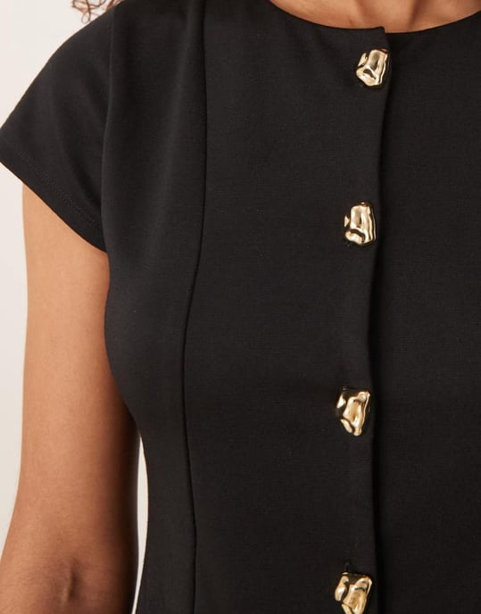 ASOS DESIGN kortärmad miniklänning med sömdetaljer och knappar i svart - Image 3