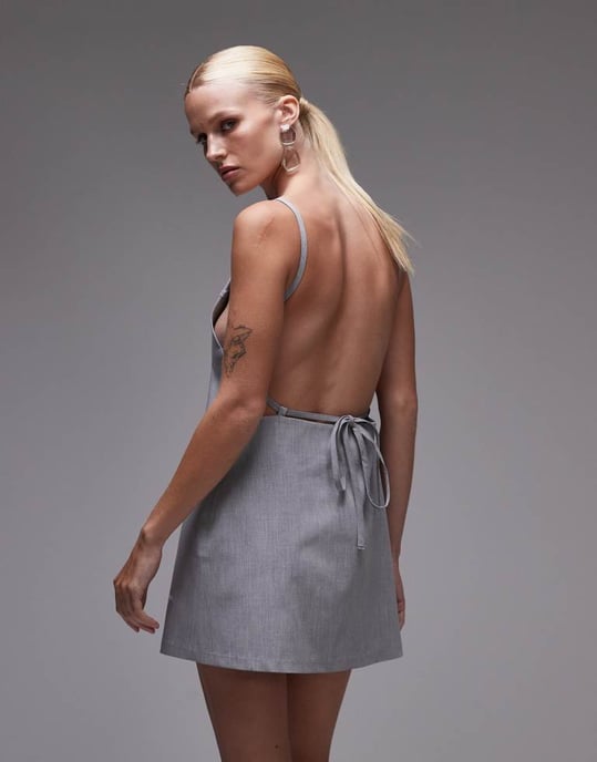 ASOS DESIGN skräddarsydd miniklänning med låg ryggen i ljusgrå - Image 4