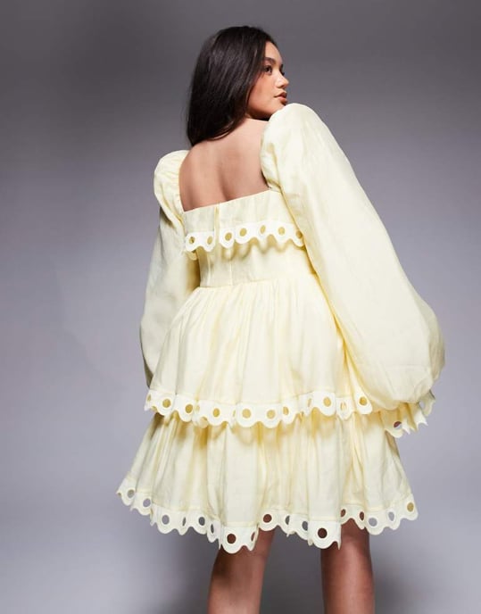 ASOS LUXE Curve överdel med puffärmar och flera lager i minikjol med utskärningar i buttermilk - Image 4