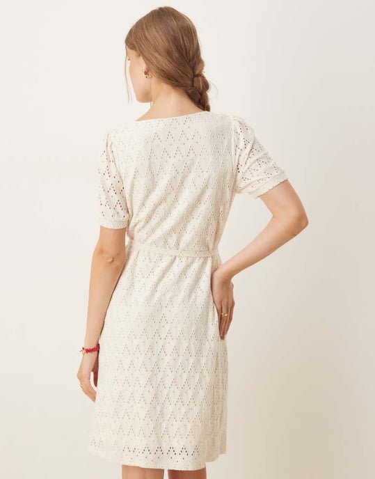 Vila jerseykjol med broderi och knytning i midjan, puffärmar i krämfärg - Image 3