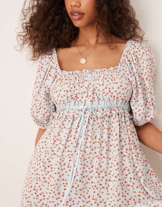 ASOS DESIGN fyrkantig halsringning puffärmad mini smockklänning i blått blommönster - Image 3