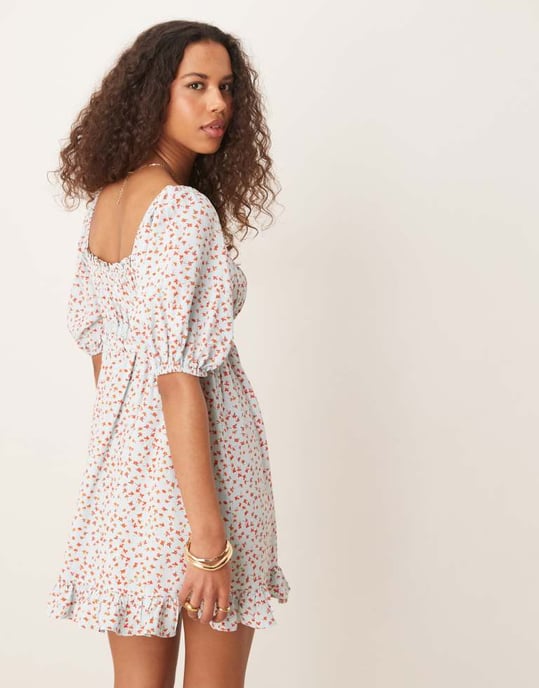 ASOS DESIGN fyrkantig halsringning puffärmad mini smockklänning i blått blommönster - Image 4