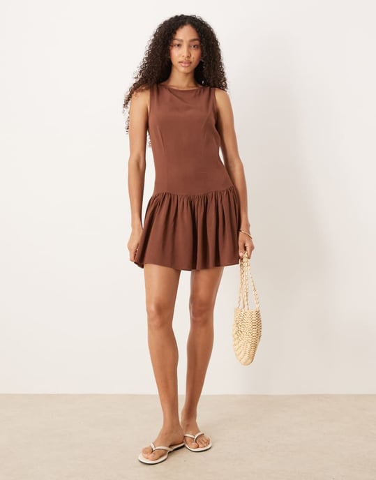 ASOS DESIGN linneblandning drop waist mini klänning i choklad - Image 4