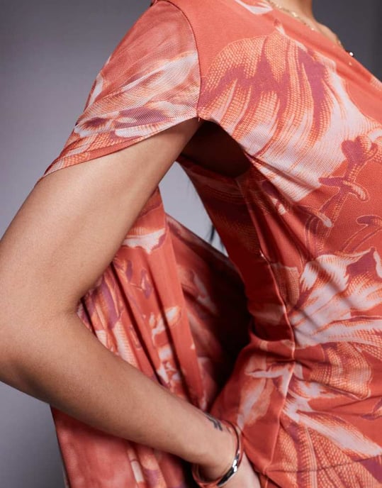 ASOS DESIGN tryckt mesh överdriven draperad enaxlad miniklänning i blommönster - Image 3
