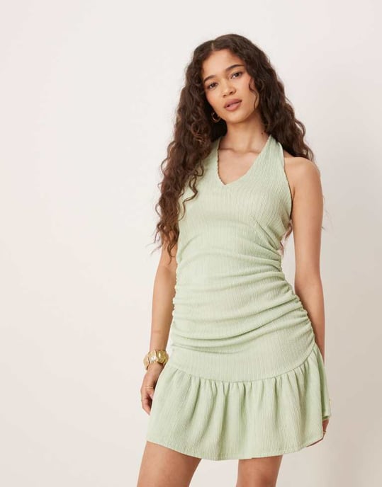 ASOS DESIGN texturerad halterneck mini klänning - Image 2