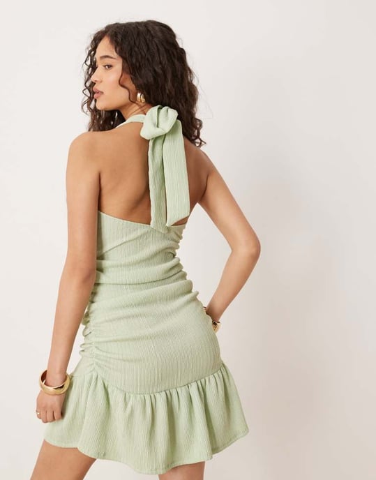 ASOS DESIGN texturerad halterneck mini klänning - Image 4