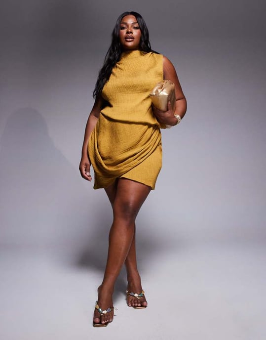 ASOS DESIGN Curve asymmetrisk draperad miniklänning i bronzefog - Image 2