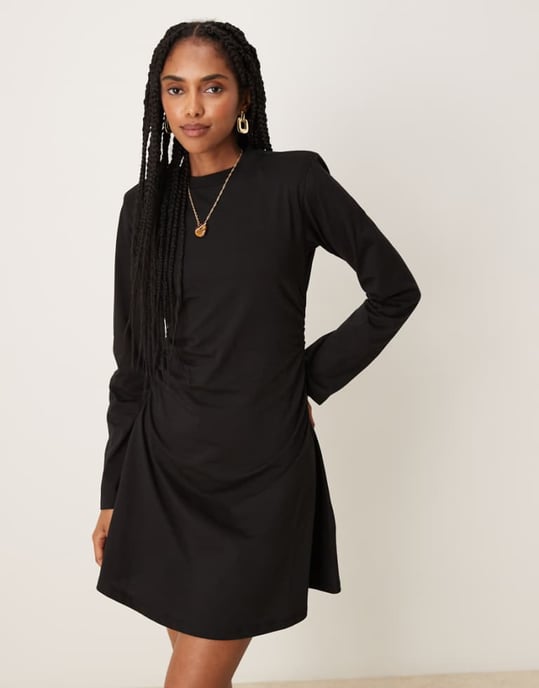 ASOS DESIGN axelvadderad detaljerad sammanknuten långärmad avslappnad minikjol i svart - Image 1