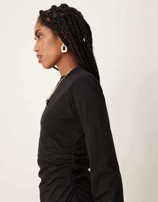 ASOS DESIGN axelvadderad detaljerad sammanknuten långärmad avslappnad minikjol i svart - Image 2