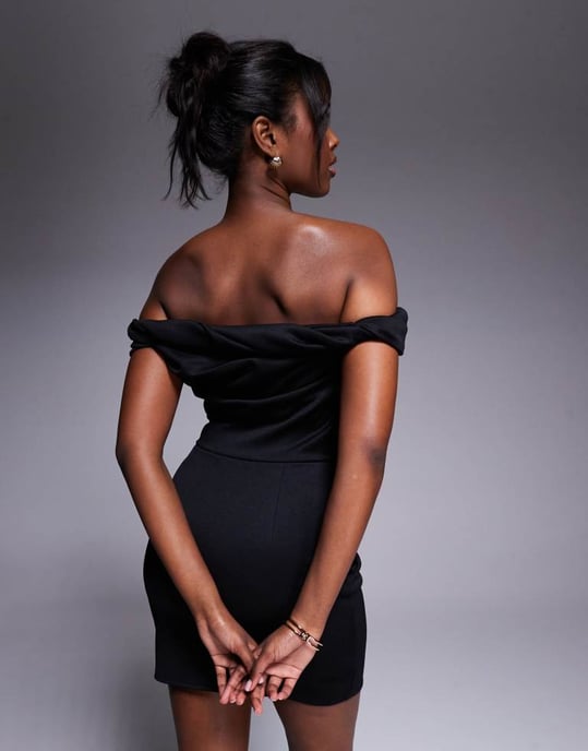 ASOS DESIGN strukturerad twist bardot bodycon mini klänning i svart - Image 2