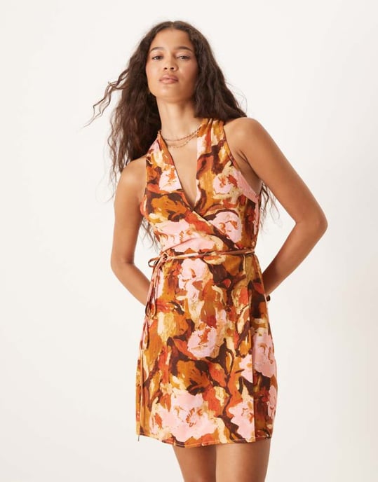 ASOS DESIGN linne-liknande omlott mini-klänning med knytning i brunt blommönster - Image 1