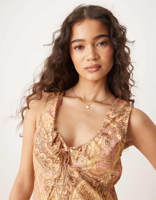 ASOS DESIGN draperad hals mini klänning i tvättad paisley - Image 3